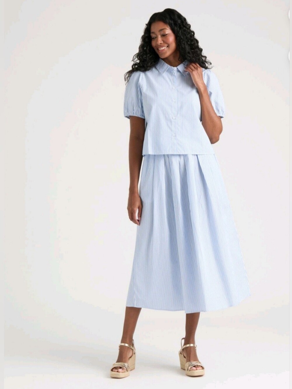 Flowy easy to wear, pleated pull up skirt , flat band waistband,2 side Pocket